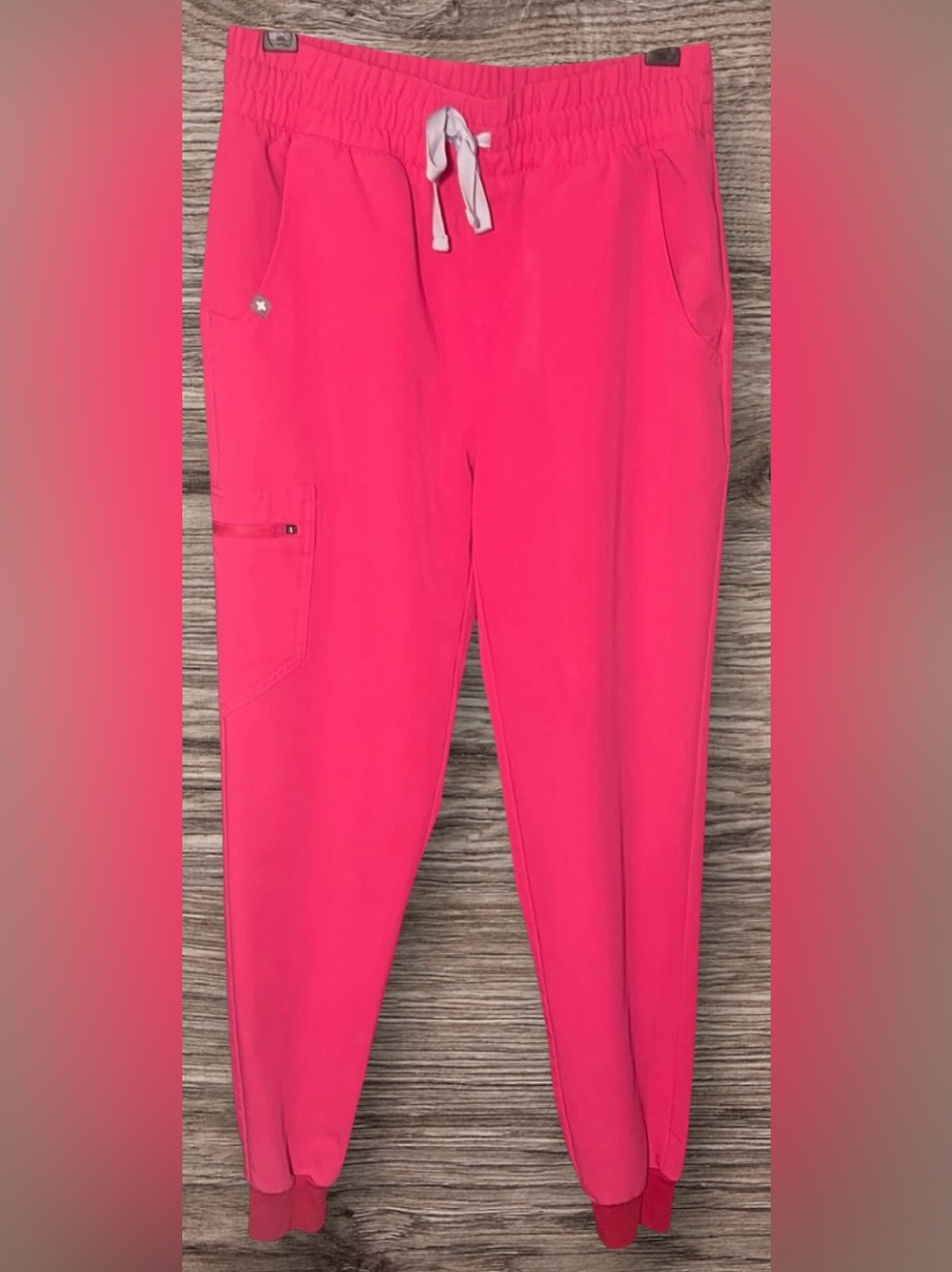 🩷FIGS- Shocking Pink. High-waisted Zamora Jogger Scrub Pants. Small-Tall. EUC.